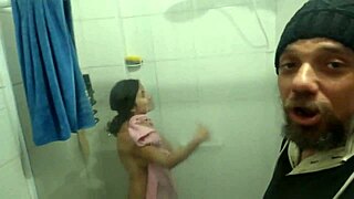 Taking a bath with that old Bluezao guy, he really wants to fuck me naked