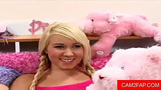 i'm watching this teen have a casual webcam conversation, it's pretty interesting and fun to see what happens next