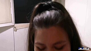 i blow miss peach with a banana