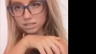 The blonde teen amateur babe masturbates her pussy in homemade video