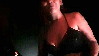 fudendo escondido na casa de swing com novinha de 18