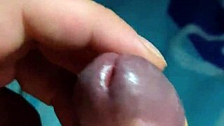 Ifoslave plays with rubber bands