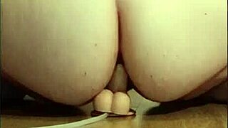 Fat girl tries wild anal with a squirting toy