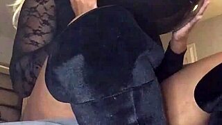 Balloon Fetish Babe Dominates with Big Ass