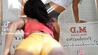 brazilian teens dancing in guerra de bunda 2