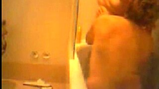 Italian Amateur Boy Intensely Licks Pussy in Bathtub