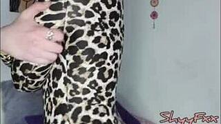 Hey there, Shyyfxx and Tu Michi Mimosa are waiting to play with you in a fun JOI roleplay session!