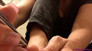 Descriptive Goddess Amanda's Barefoot Foot Fetish Instructions