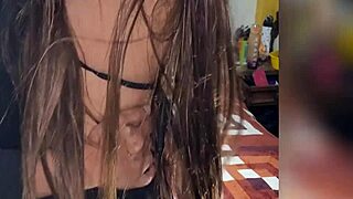 La conocí en la universidad y le encanta que la ponga en cuatro cada vez que sale de clase 😏