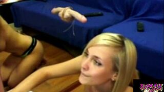 Live cam show with an exploding dildo, unreal!