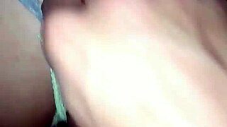 ¡Batiéndole la verga a mi single favorito hasta que me llena el coño de leche, soy su puta!