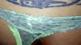 ¡Batiéndole la verga a mi single favorito hasta que me llena el coño de leche, soy su puta!