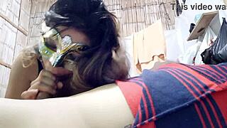 mamando polla americana le puse mi saliva y me prendi de su polla como si fuera una persona amamantando que rica verga me saborie