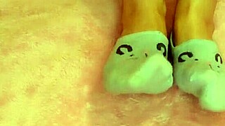 Latina Woman Fixes Her Feet And Enjoys A Relaxing Massage