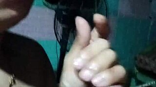 I love to give blowjobs and enjoy the cumshot.