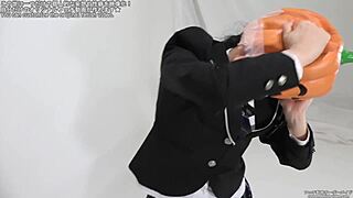 Can't take off the mask in this fetish play 😈