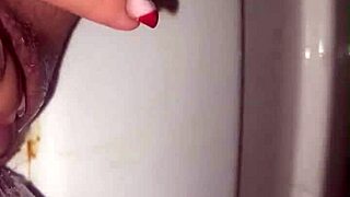 i love watching milfycalla's pee fetish play. her curvy ass and dirty talk turning me on.