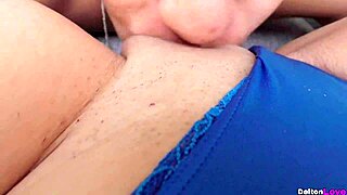 le como la vagina a mi amiga cachonda y me pide que la folle hasta correrme