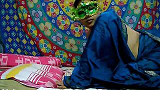 Big Ass Bengali Bhabhi Screams In Sari!