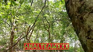 public sex en un terreno abandonado parte 1 m�ralo completo en red