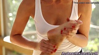 Masseuse Fingers Pussy