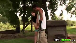 Outdoor handicapped amputee fucking, so wild! 😜