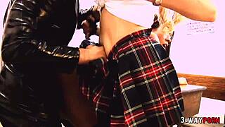 ebony godde and syren sexton sharing juicy dick in 3some 😏