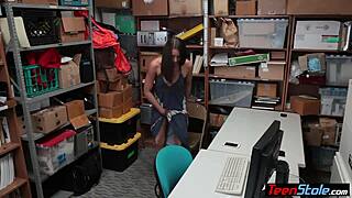 Man, this stunning thief got caught and analized by officer.