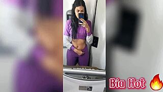 Bia Hot Morena Safada Masturbates In Bus Bathroom 😜