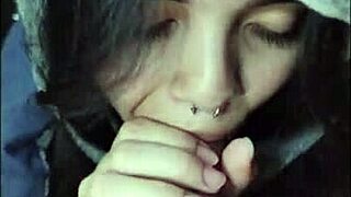 ela n�o pode me ver que j� quer chupar novinha submissa white moon