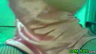 Girl chats on free webcam during personal session
