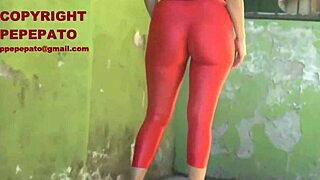 Wow, look at that milf's cameltoe in tight spandex leggings!