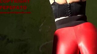 Wow, look at that milf's cameltoe in tight spandex leggings!