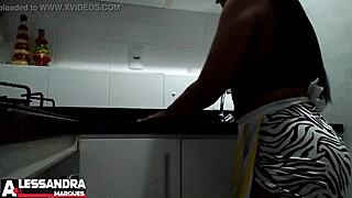 alessandra marques dan�ando na cozinha