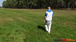 Watch This Gay Twink Cum Outdoors!
