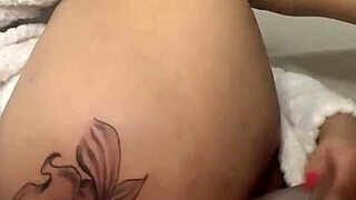 Hey Ariel, show me that creamy pussy play with your big ass in the bathroom!