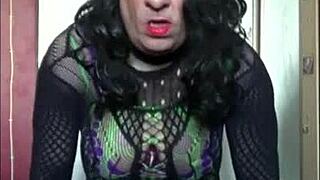 damn, i’m a sissy crossdresser cumming hard on the floor