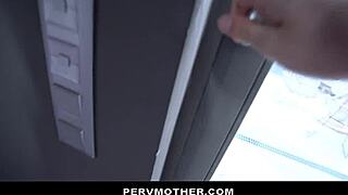 Hot milf vickie brown sucks and fucks a chunky cock in doggystyle 😏