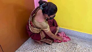 Malik用脏话以印度风格操他的nokrani。印度热浪爆发！🔥