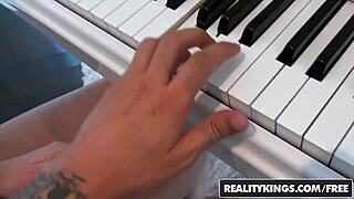 Realitykings street blowjobs with Ruby Steele and Tyler Steel rubbing 😍