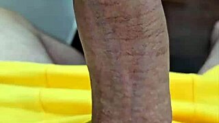 Novinho jerks off hard!