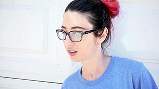 Curvy Lesbian Teasing in Close-Up Action