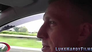 this alternative spex babe fucks hard outdoors! 😜