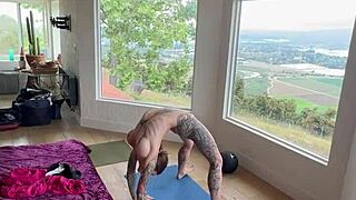 Felicity Feline shows off her naked body in early morning yoga!