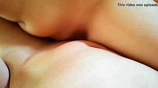 Ella quería usar su juguete y terminó montada sobre su vagina