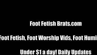 Leyla Gets Her Feet Worshiped By Courtney And Bella