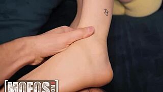 Kelly Aleman hurts herself working out, but bf Daniel Wilson bangs her horny pussy - Mofos.