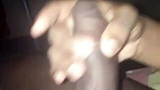 Se masturba a media noche casero 😴