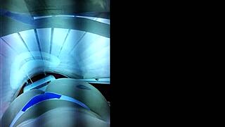 Me preparando para o amante na cabine de bronzeamento artificial - acesso ao whatsapp e conteúdos www bumbumgigante com - participe dos meus vídeos