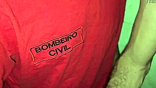 bombeiros fodendo bareback nos fundos do alojamento. full sheer gay amateur fetish in action.
